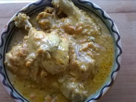 Курячі ніжки у сметанному соусі