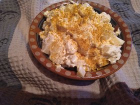 Салат з куркою, ананасами та каррі