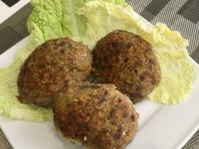 Котлети з яловичини з пекінською капустою