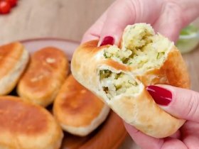 Пиріжки з картоплею, цибулею та зеленню