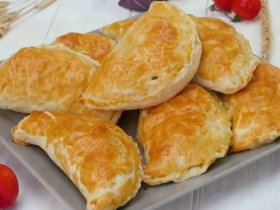 Листкові пиріжки з куркою
