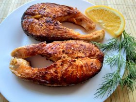 Стейки із форелі на сковороді