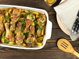 Пряні курячі ніжки з картоплею