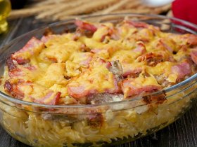 Макаронна запіканка з м'ясом та сиром