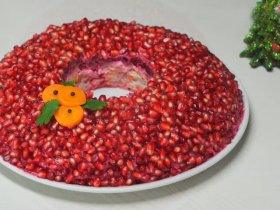 Салат "Гранатовий браслет"