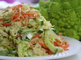 Салат з пекінською капустою та куркою