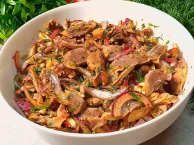 Салат із курячих шлунків