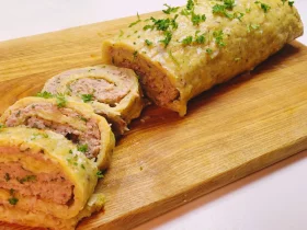 Картопляний рулет з фаршем