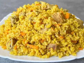 Булгур з м'ясом на сковороді