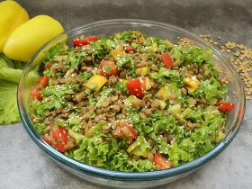 Салат із сочевиці з овочами