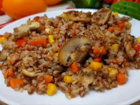 Гречка з грибами та овочами