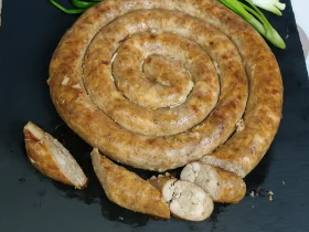 Домашня ковбаса зі свинини та курки в духовці: соковитий рецепт у натуральній оболонці