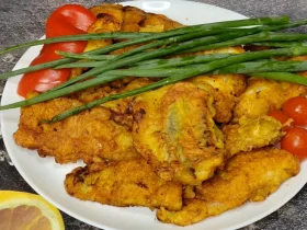 Минтай у клярі — ніжна риба із золотистою скоринкою