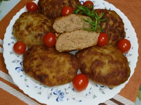 Соковиті домашні котлети (Секрет нарізаної цибулі та картоплі)