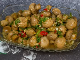 Неймовірно смачні мариновані печериці за 15 хвилин (у власному соку)