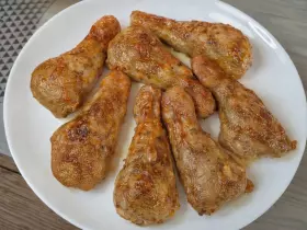 Курячі фаршировані ніжки з грибами та сиром