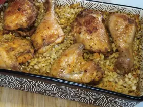 Перловка з куркою в духовці: ситна та бюджетна вечеря