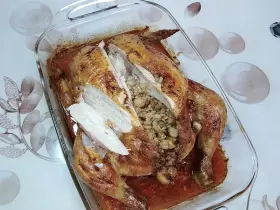 Святкова курка, фарширована рисом та грибами