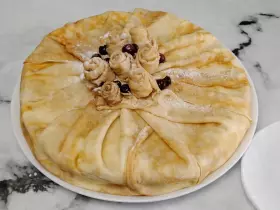 Розкішний млинцевий торт із крем-чизом на Масницю