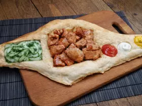 Шашлик у лаваші