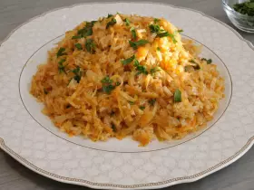 Рис із квашеною капустою на сковороді (Пісний рецепт)