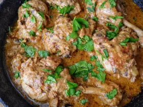 Гедлибже - курка у сметанному соусі