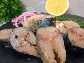 Малосольна скумбрія в пакеті