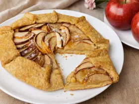 Пісна галета з яблуками на вівсяному тісті