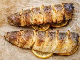 Скумбрія запечена в духовці