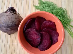 Буряк у мікрохвильовці - швидкий спосіб