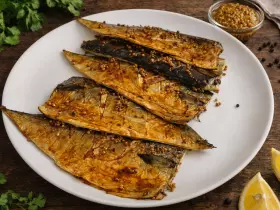 Ніжна скумбрія в духовці з пікантним маринадом