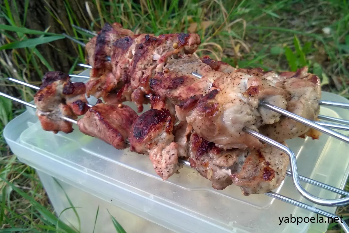 Класичний шашлик зі свинини з коріандром