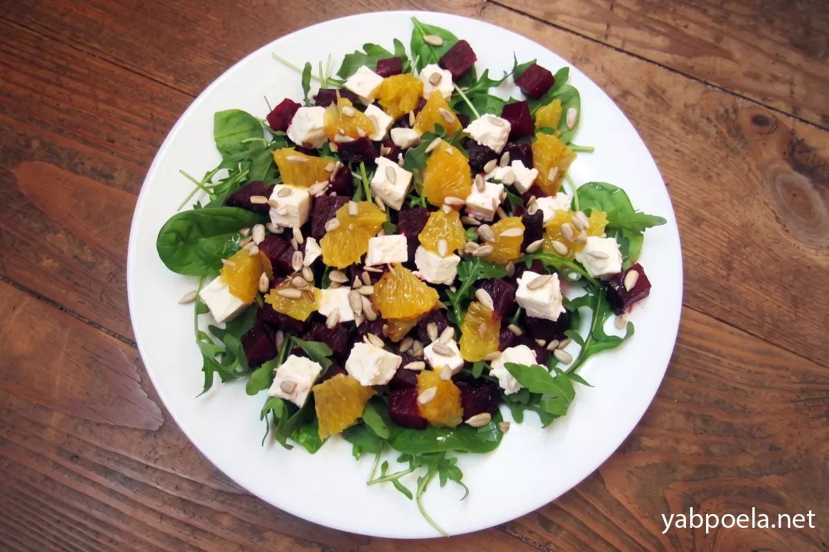 Салат з буряком, фетою та апельсином