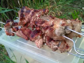 Класичний шашлик зі свинини з коріандром