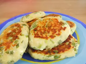 Пиріжки з сирного тіста