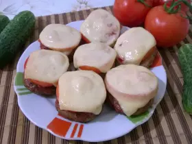 Котлети з помідорами та сиром в духовці
