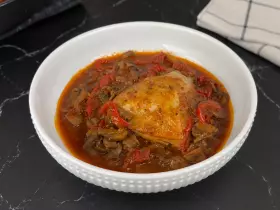 Курка по-італійськи з грибами та вином