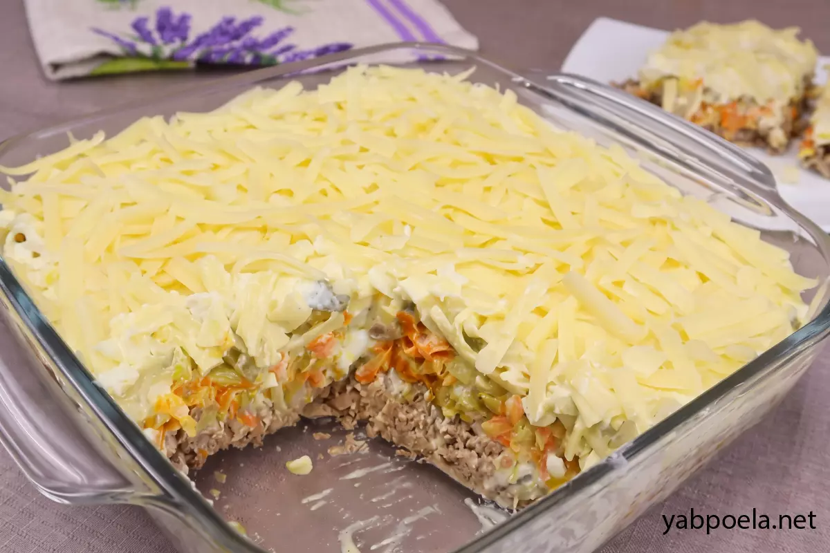 Листковий салат з курячою печінкою