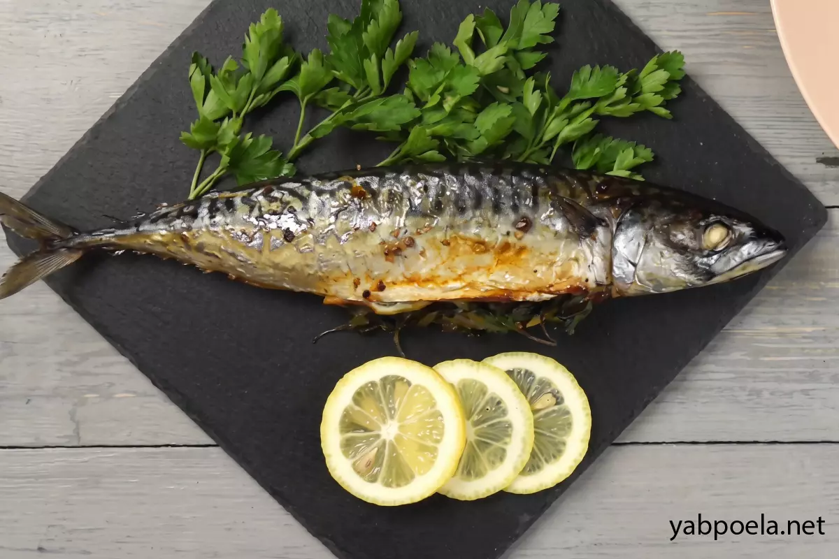 Скумбрія з лимоном в духовці