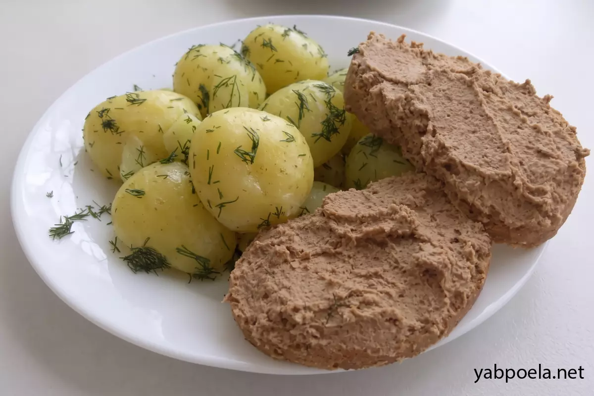 Паштет із курячої печінки з цибулею та морквою
