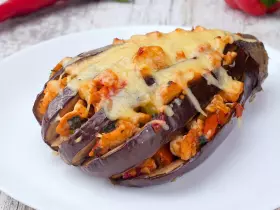Баклажан запечений з куркою та овочами