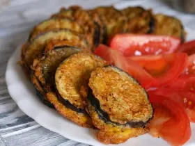 Баклажани з фаршем на сковороді