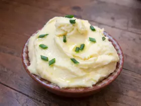 Ідеальне картопляне пюре з вершковим маслом та вершками