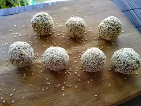 Пряний печінковий паштет — кульки в кунжуті
