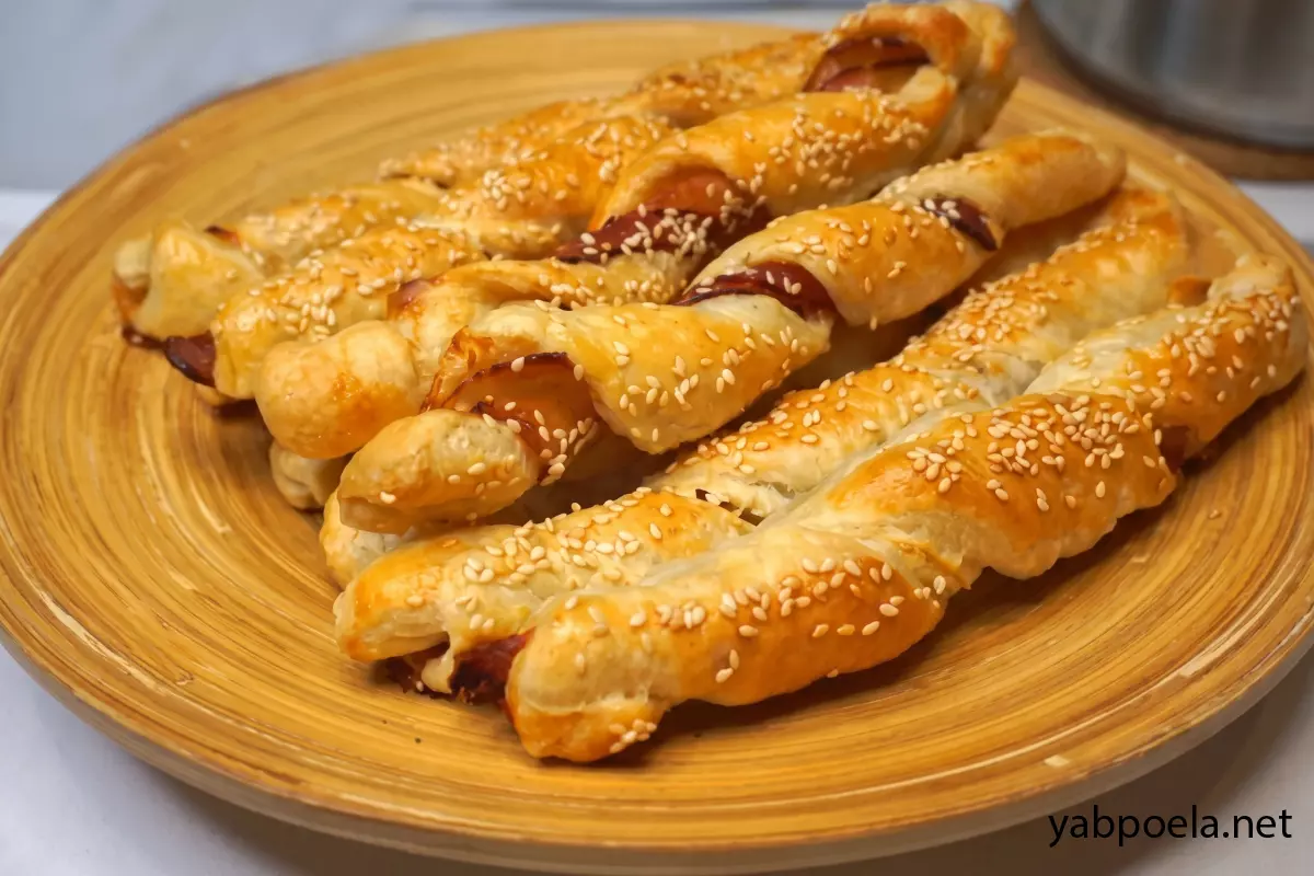 Листкові палички з беконом