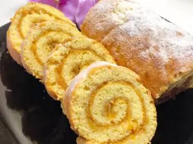 Швидкий яблучний рулет